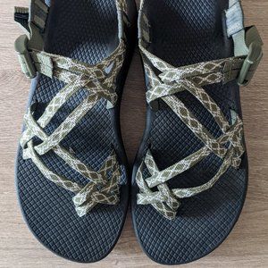 Chaco green sandal size 10